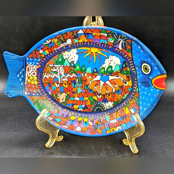 FISH PLATE ~ MEXICAN CLAY POTTERY ~ FOLK ART ~ HAND PAINTED ~ 9”~ with Hole for - Picture 1 of 7